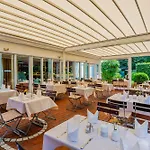 Hotel Am Schlosspark 4*