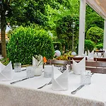 思加洛斯公园酒店 4* 哥达