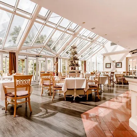 Otel Am Schlosspark 4*