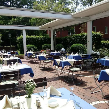 Am Schlosspark Otel 4*