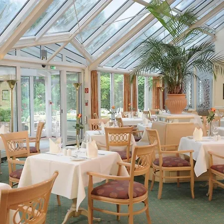 Otel Am Schlosspark 4*