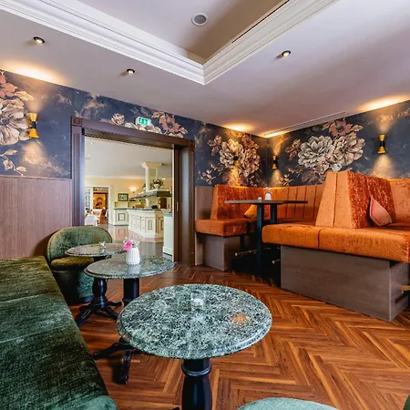 Am Schlosspark Отель 4*