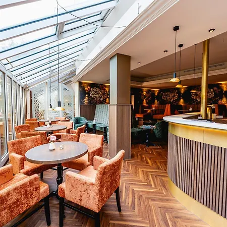 Otel Am Schlosspark 4*