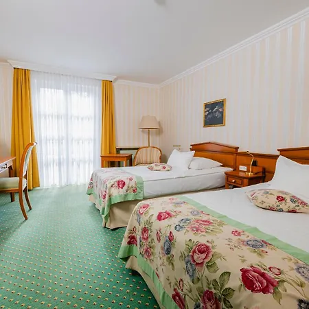 Am Schlosspark Otel 4*