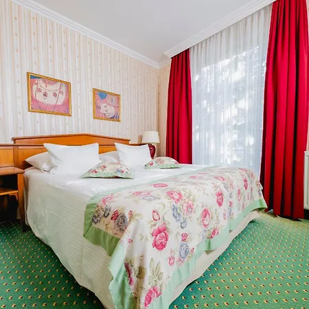 Am Schlosspark Отель 4*