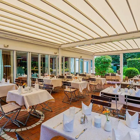 Отель Am Schlosspark 4*