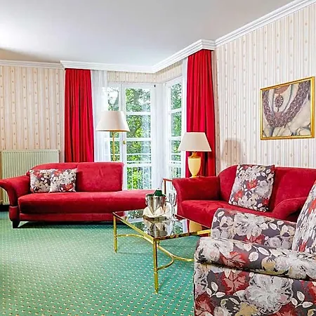Am Schlosspark 4*