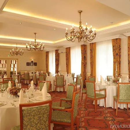 Отель Am Schlosspark 4*