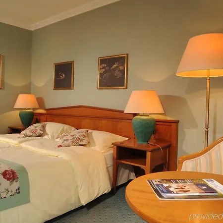 Am Schlosspark Отель