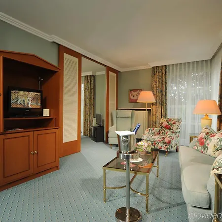 Отель Am Schlosspark 4*