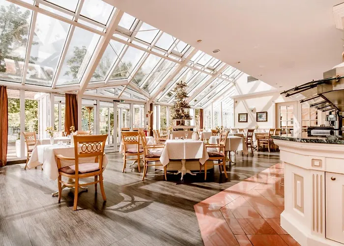 Otel Am Schlosspark 4*