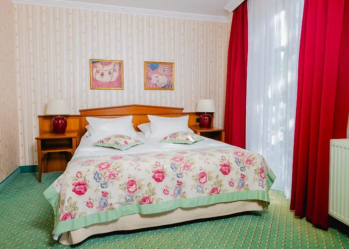 Otel Am Schlosspark 4*