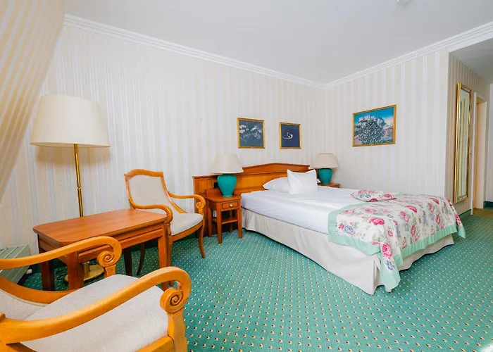 Otel Am Schlosspark 4*